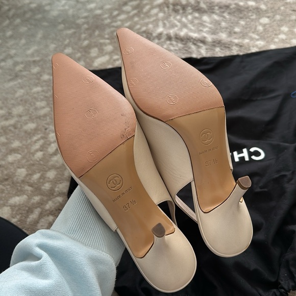 Chanel Ivory Leather Slingback Heels - Picture 6 of 10